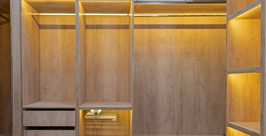 Image of built in bedroom wardrobe unit.